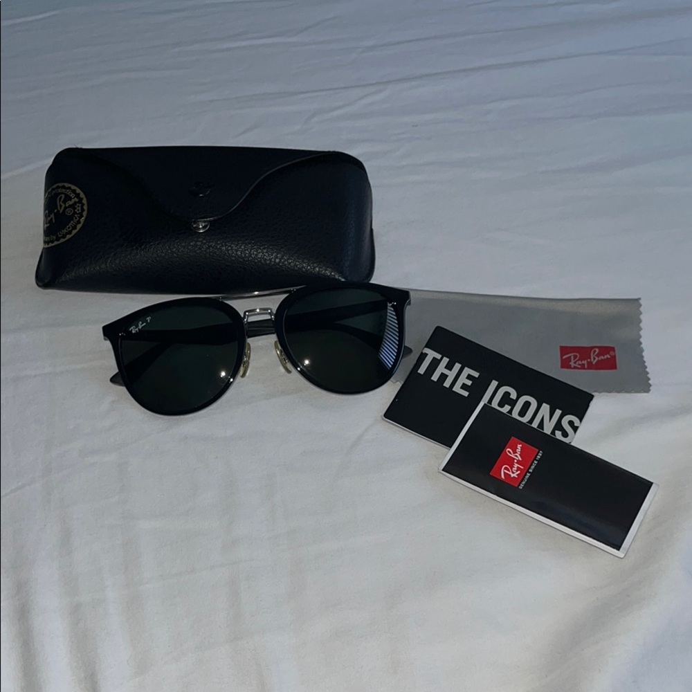 Ray-Ban Black Aviator Sunglasses Classic Design